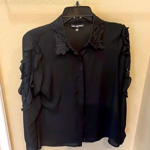 Only worn once, like new condition. Lightweight and wrinkle resistant.